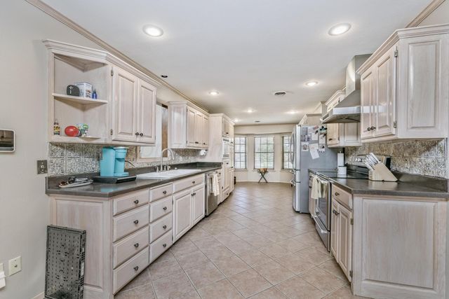 12 Country Club Drive, Canyon, TX 79015