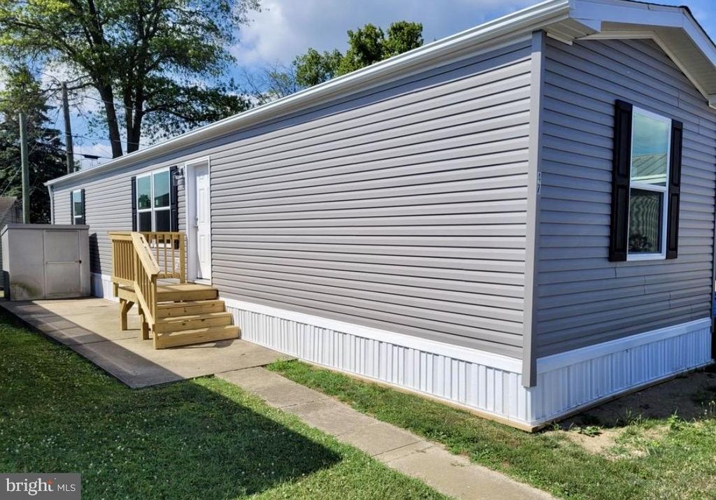 47 HILLTOP AVE, Akron, PA 17501