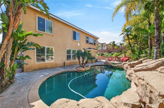 1749 Tamarron Drive, Corona, CA 92883