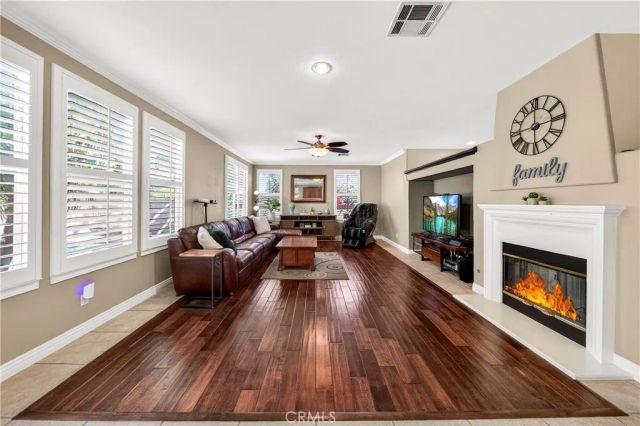1749 Tamarron Drive, Corona, CA 92883