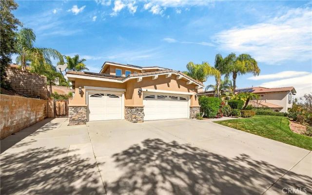 1749 Tamarron Drive, Corona, CA 92883