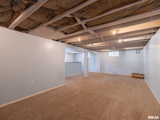 5824 N WESTERN Avenue, Peoria, IL 61614