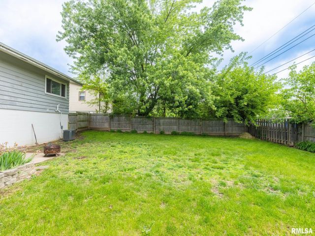 5824 N WESTERN Avenue, Peoria, IL 61614