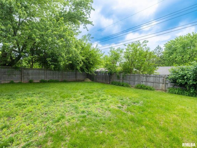 5824 N WESTERN Avenue, Peoria, IL 61614