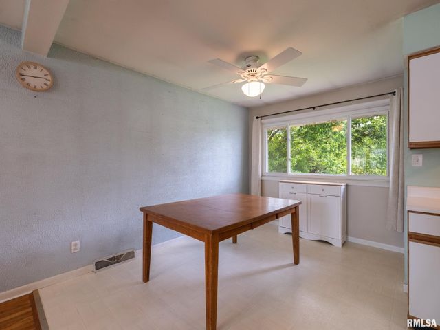 5824 N WESTERN Avenue, Peoria, IL 61614