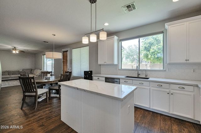 3810 S VELERO Street, Chandler, AZ 85286