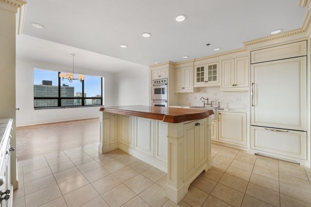 180 E Pearson Street 3707, Chicago, IL 60611