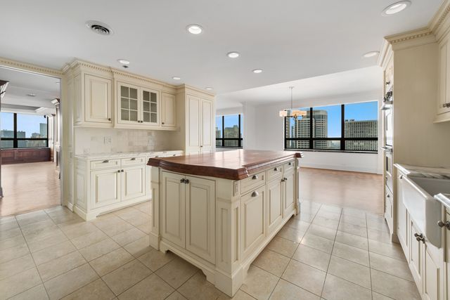180 E Pearson Street 3707, Chicago, IL 60611