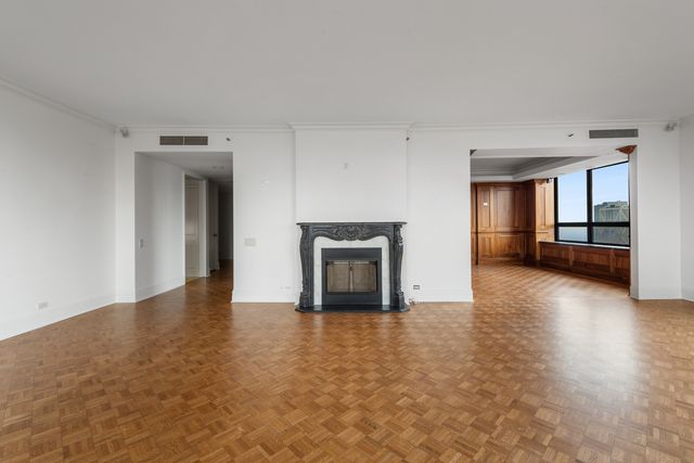 180 E Pearson Street 3707, Chicago, IL 60611