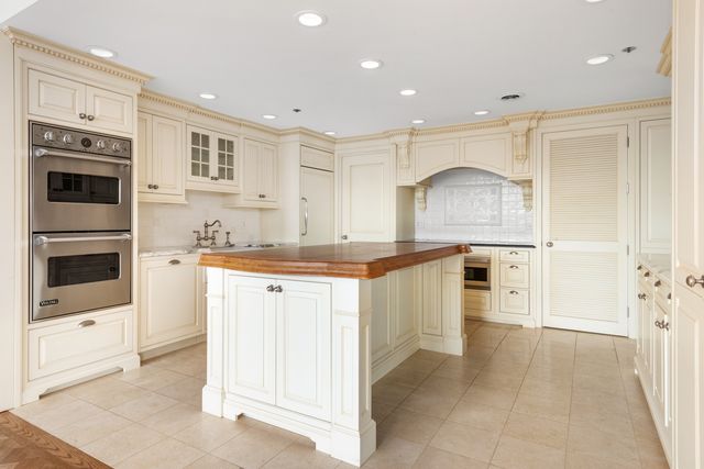 180 E Pearson Street 3707, Chicago, IL 60611