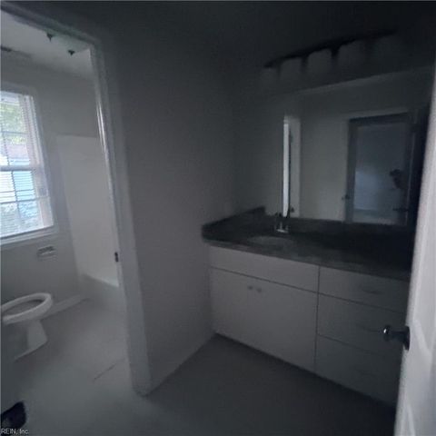 7 White Oak TRL, Hampton, VA 23669