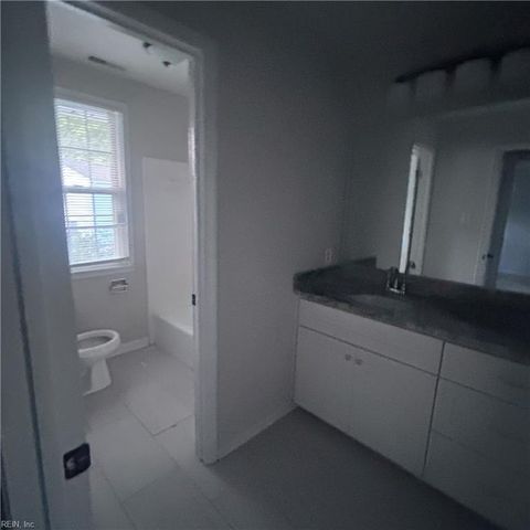 7 White Oak TRL, Hampton, VA 23669