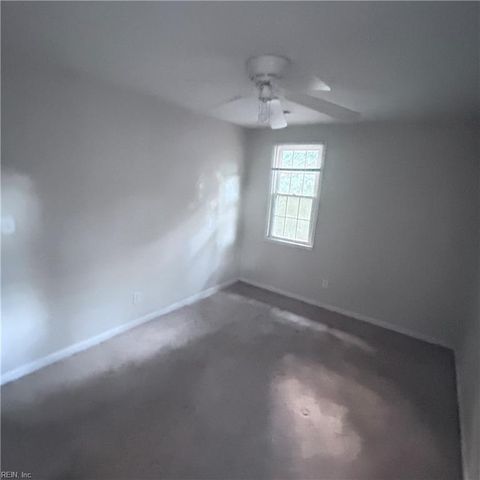 7 White Oak TRL, Hampton, VA 23669