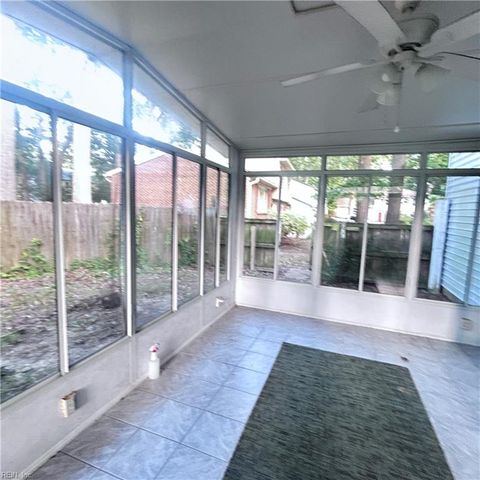7 White Oak TRL, Hampton, VA 23669