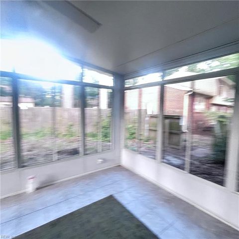 7 White Oak TRL, Hampton, VA 23669