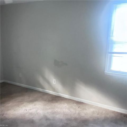 7 White Oak TRL, Hampton, VA 23669