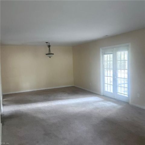 7 White Oak TRL, Hampton, VA 23669