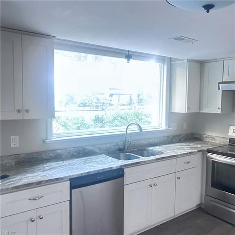 7 White Oak TRL, Hampton, VA 23669
