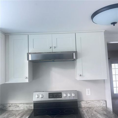 7 White Oak TRL, Hampton, VA 23669