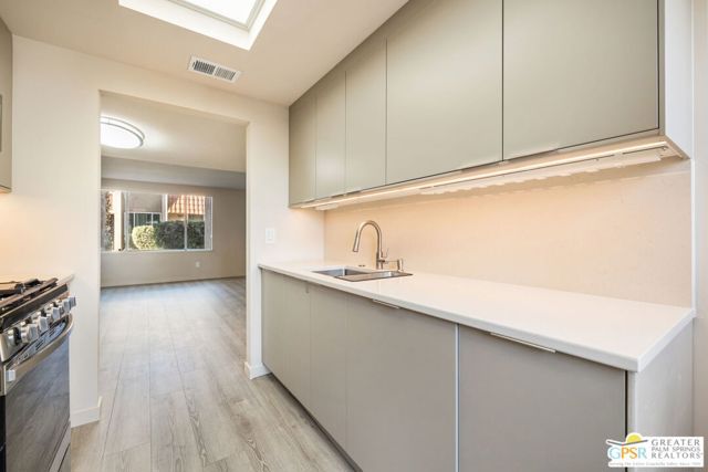 266 E Via Escuela A, Palm Springs, CA 92262