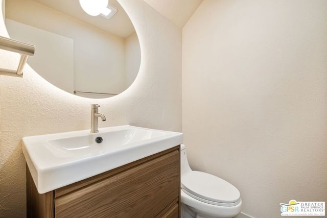 266 E Via Escuela A, Palm Springs, CA 92262