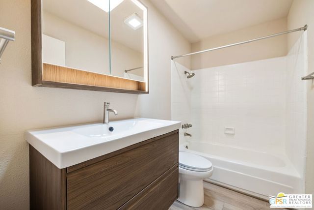 266 E Via Escuela A, Palm Springs, CA 92262