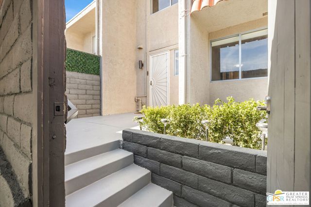 266 E Via Escuela A, Palm Springs, CA 92262