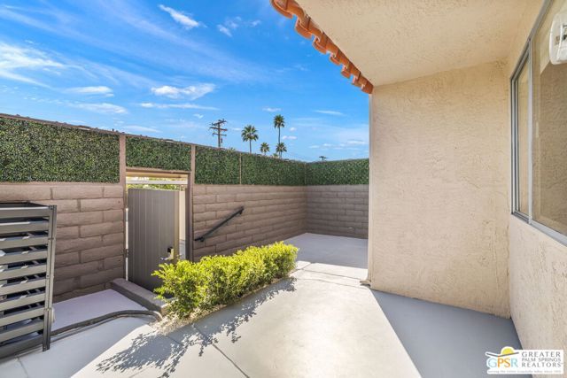 266 E Via Escuela A, Palm Springs, CA 92262