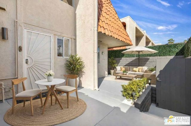 266 E Via Escuela A, Palm Springs, CA 92262