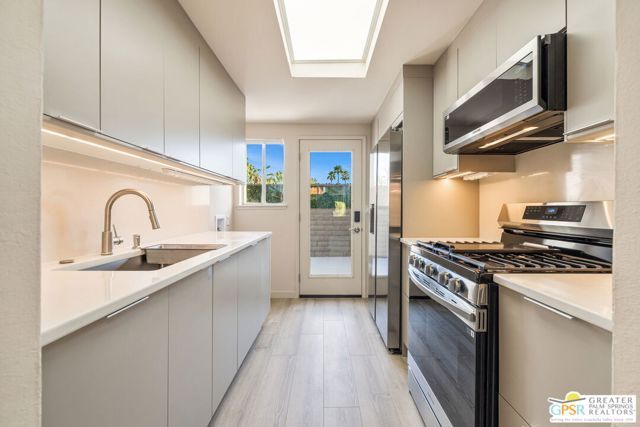 266 E Via Escuela A, Palm Springs, CA 92262