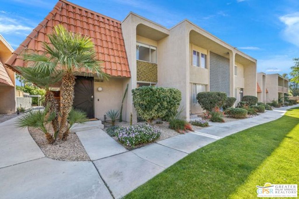 266 E Via Escuela A, Palm Springs, CA 92262