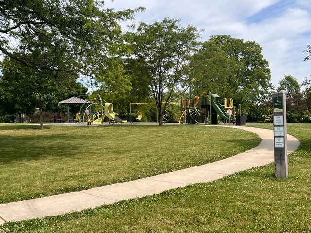 26530 W Red Apple Road, Plainfield, IL 60585