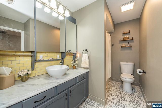 15 Concord G, West Milford, NJ 07480