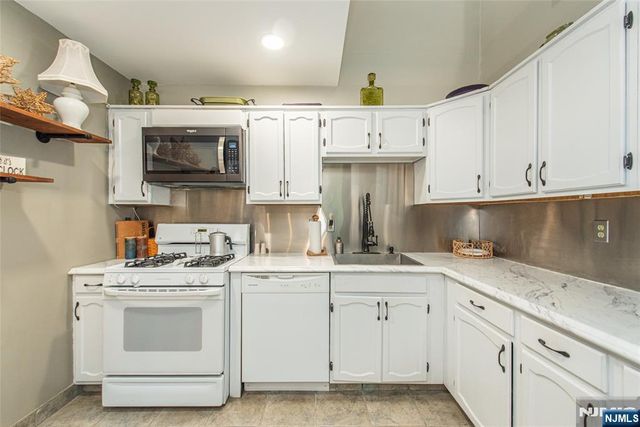 15 Concord G, West Milford, NJ 07480