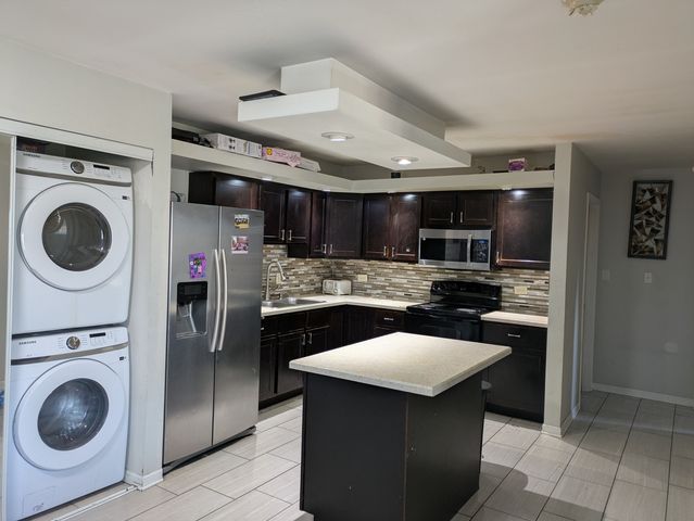 143 W ELK Trail 340, Carol Stream, IL 60188
