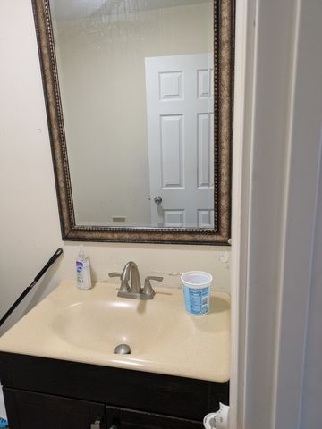 143 W ELK Trail 340, Carol Stream, IL 60188