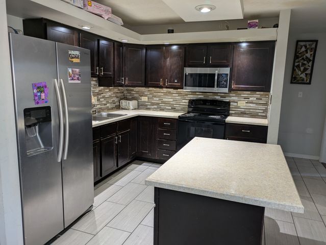 143 W ELK Trail 340, Carol Stream, IL 60188