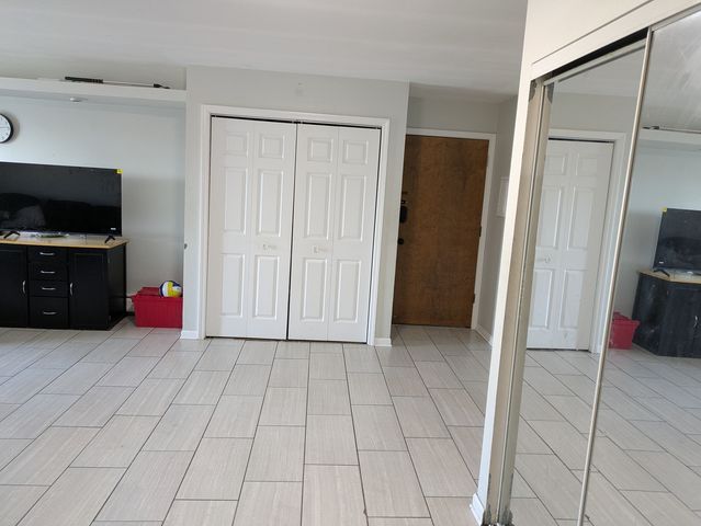 143 W ELK Trail 340, Carol Stream, IL 60188
