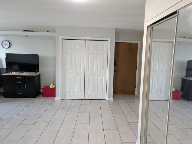 143 W ELK Trail 340, Carol Stream, IL 60188