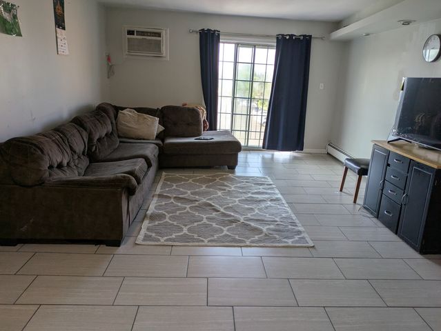 143 W ELK Trail 340, Carol Stream, IL 60188