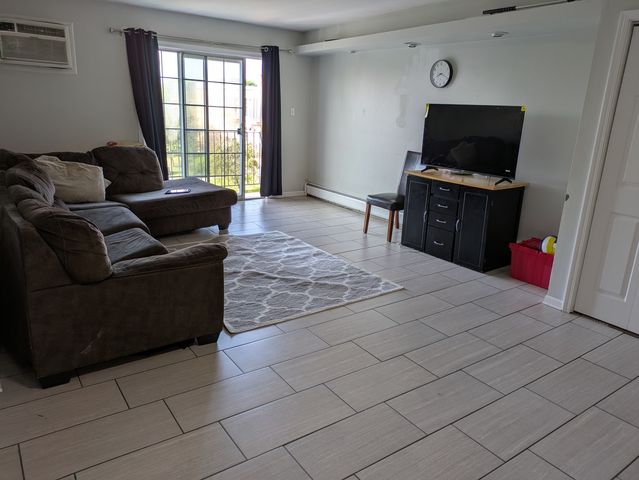 143 W ELK Trail 340, Carol Stream, IL 60188