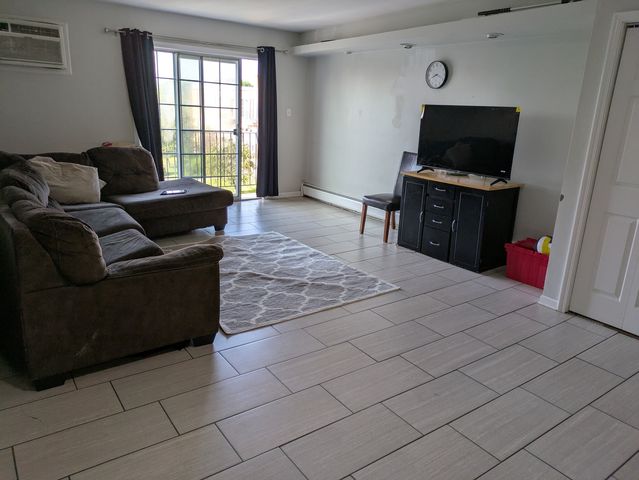 143 W ELK Trail 340, Carol Stream, IL 60188