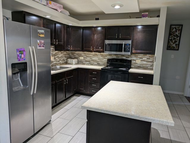 143 W ELK Trail 340, Carol Stream, IL 60188