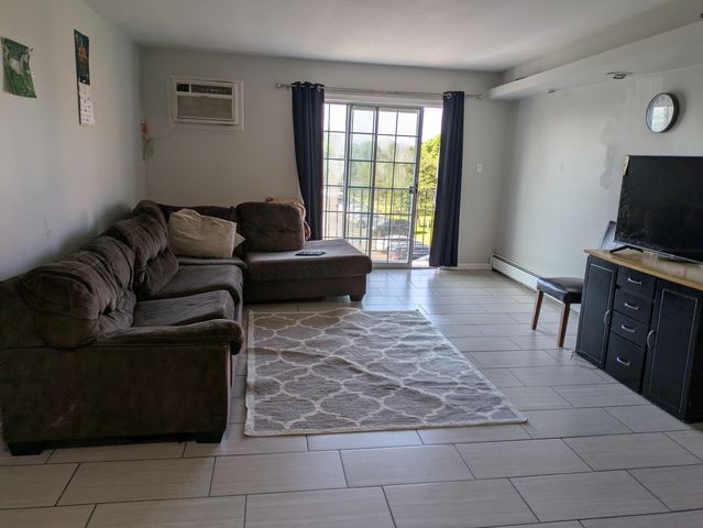 143 W ELK Trail 340, Carol Stream, IL 60188
