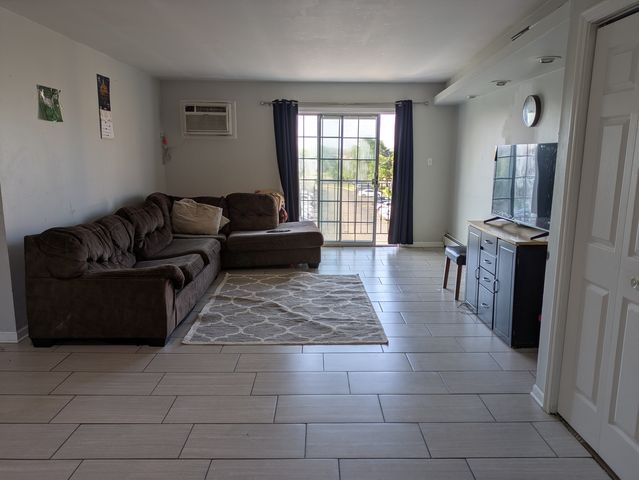143 W ELK Trail 340, Carol Stream, IL 60188