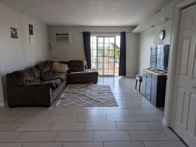 143 W ELK Trail 340, Carol Stream, IL 60188