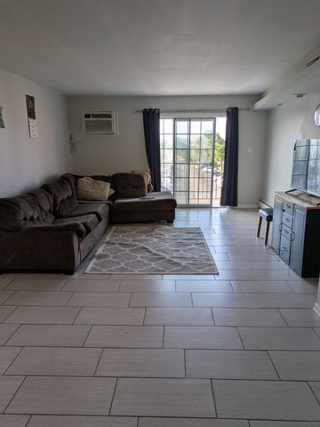 143 W ELK Trail 340, Carol Stream, IL 60188