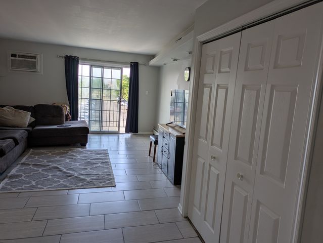 143 W ELK Trail 340, Carol Stream, IL 60188