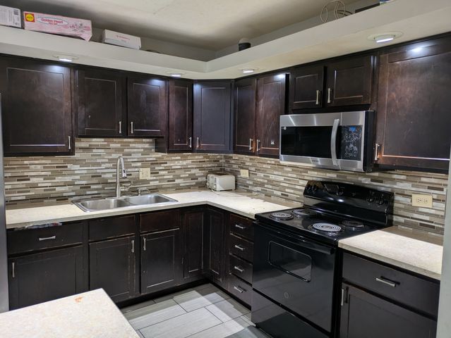 143 W ELK Trail 340, Carol Stream, IL 60188