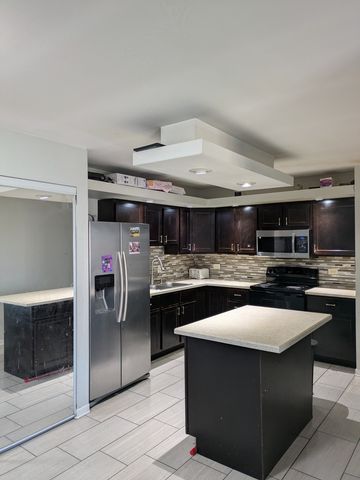 143 W ELK Trail 340, Carol Stream, IL 60188